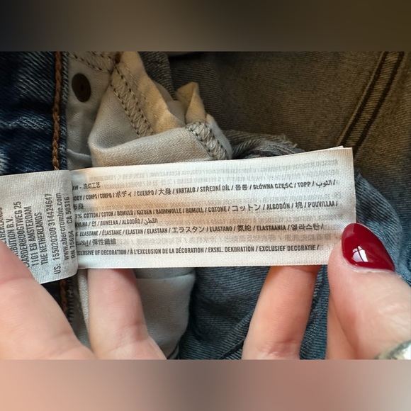 Abercrombie & Fitch High Rise Button Fly Mom Jean distressed medium wash 27 4R - Picture 4 of 10